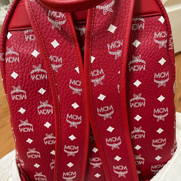 COPY - MCM Stark Backpack Visetos White Logo
Medium Ruby Red - Picture 9 of 10